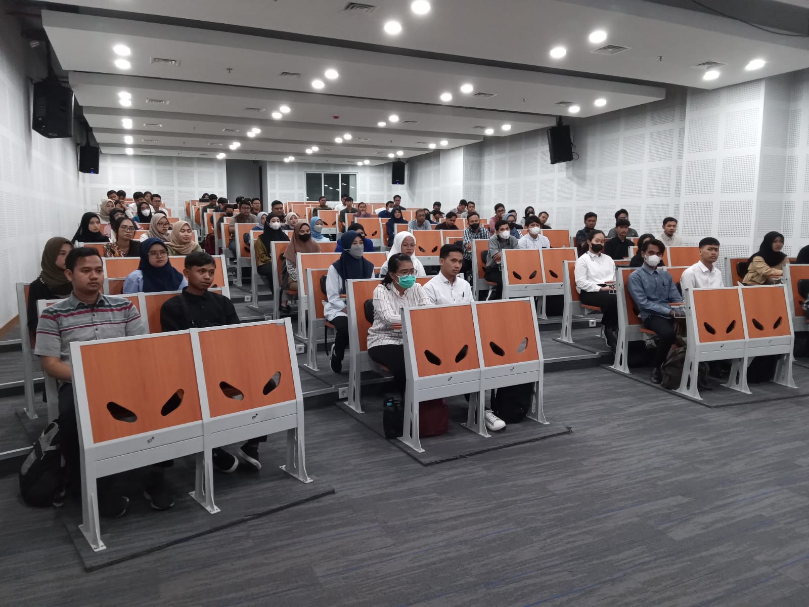 Campus  Hiring and Recruitment Direktorat Kemahasiswaan dan Alumni Bekerja sama dengan PT. Mayora